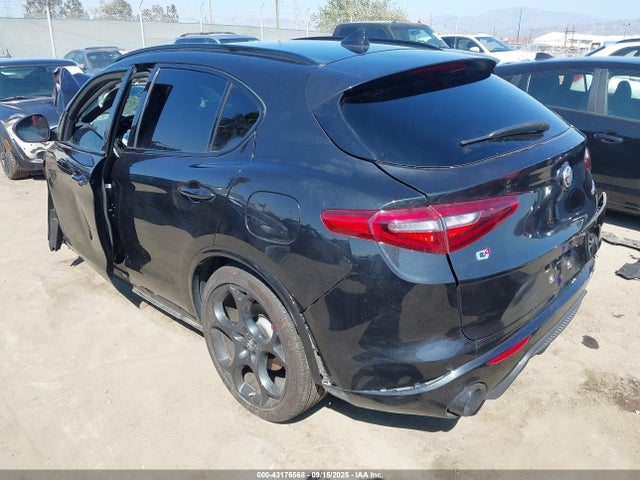 43176568 :رقم المزاد ، ZASPAKBN3P7D54202 vin ، 2023 Alfa Romeo Stelvio Veloce Awd مزاد بيع