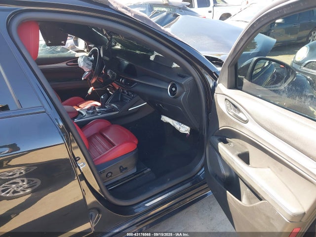 43176568 :رقم المزاد ، ZASPAKBN3P7D54202 vin ، 2023 Alfa Romeo Stelvio Veloce Awd مزاد بيع