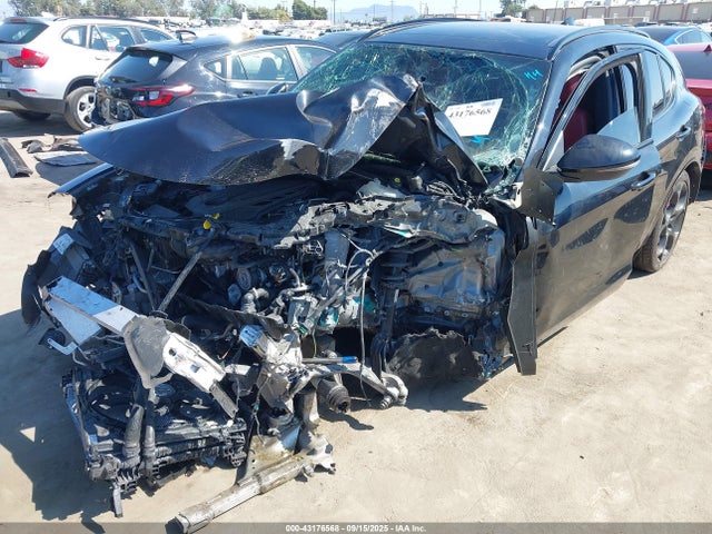 43176568 :رقم المزاد ، ZASPAKBN3P7D54202 vin ، 2023 Alfa Romeo Stelvio Veloce Awd مزاد بيع