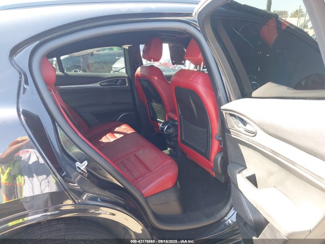 43176568 :رقم المزاد ، ZASPAKBN3P7D54202 vin ، 2023 Alfa Romeo Stelvio Veloce Awd مزاد بيع
