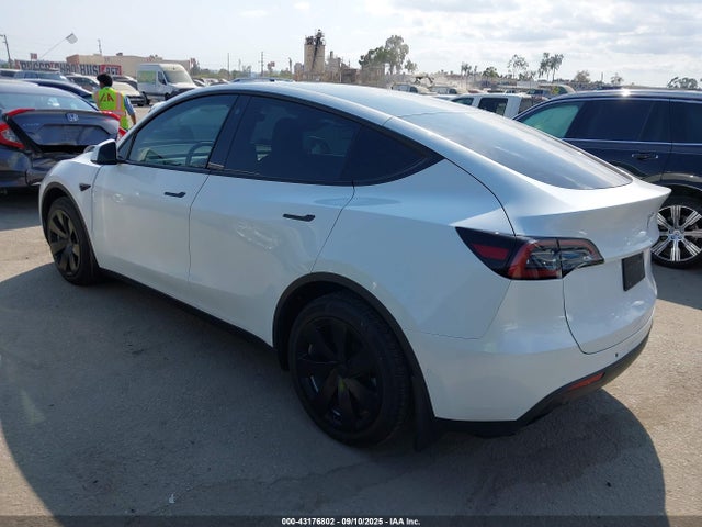 2021 TESLA MODEL Y 5YJYGDEE1MF299130 Photo 2