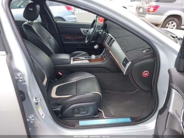 2015 JAGUAR XF SAJWA0F74F8U65601 Photo 4