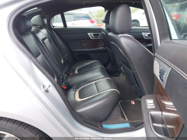 2015 JAGUAR XF SAJWA0F74F8U65601 Photo 7