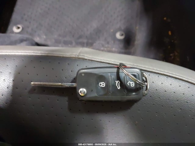 Volkswagen Beetle 2015 3VWF17AT2FM630968 Image 11