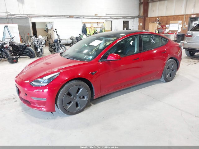 2022 Tesla Model 3 Rear-wheel Drive მანქანა იყიდება აუქციონზე, vin: 5YJ3E1EA3NF102682, აუქციონის ნომერი: 43176947