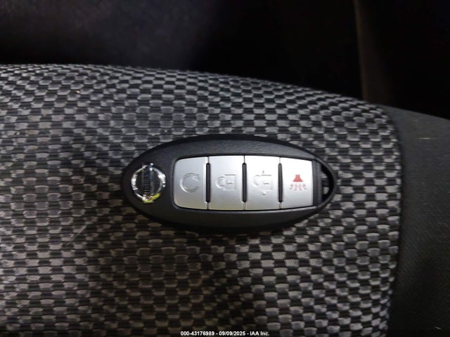 JN1BJ1CR0HW131561 Nissan 2017