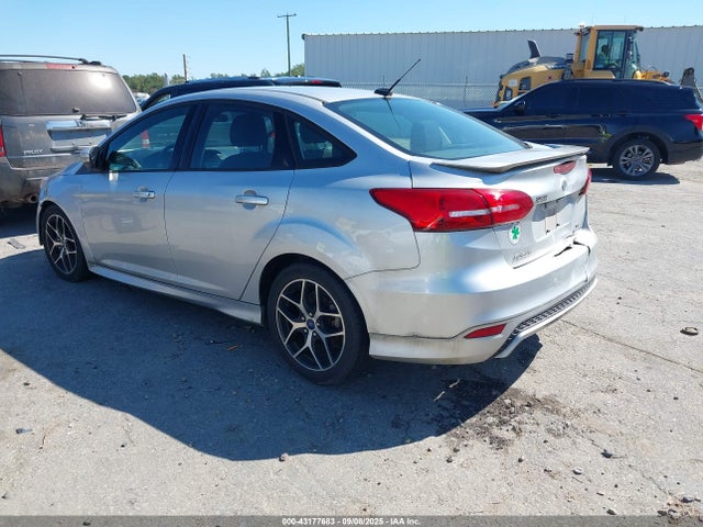 Ford Focus 2015 1FADP3F21FL273808 Image 3