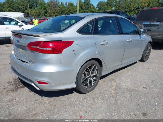 Ford Focus 2015 1FADP3F21FL273808 Image 4