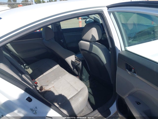 Hyundai Elantra 2017 5NPD74LF5HH184161 Image 8