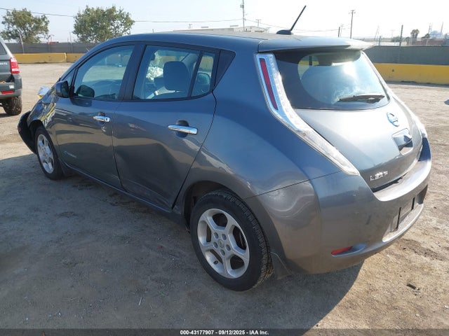 1N4AZ0CP5FC300374 Nissan Leaf