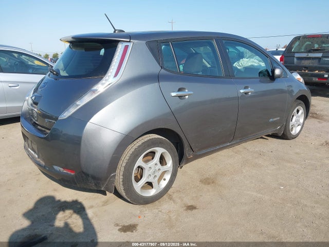 1N4AZ0CP5FC300374 Nissan Leaf