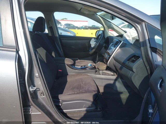 1N4AZ0CP5FC300374 Nissan Leaf