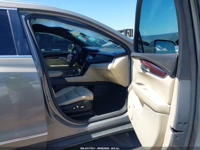 2018 CADILLAC XT5 1GYKNCRS8JZ127067 Photo 4
