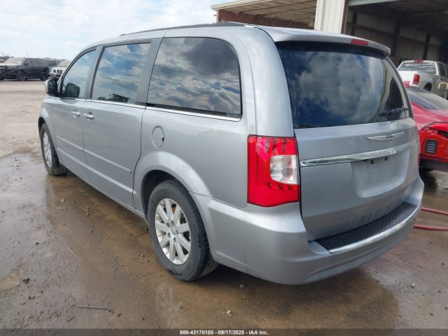 2C4RC1AG3FR675775 Chrysler Town and Country