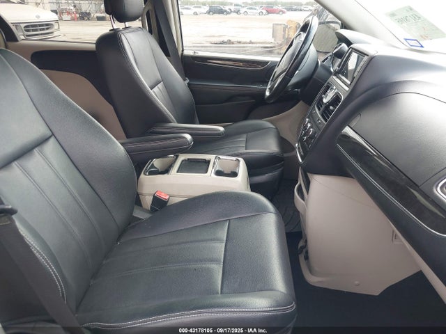 2C4RC1AG3FR675775 Chrysler Town and Country