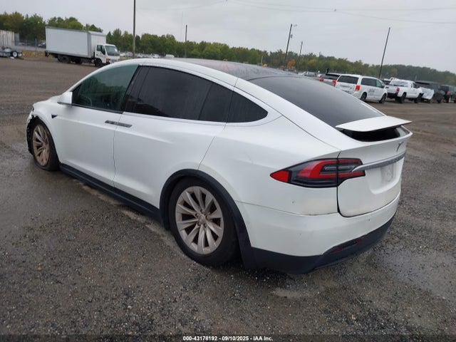 2016 TESLA MODEL X 5YJXCDE27GF028932 Photo 2