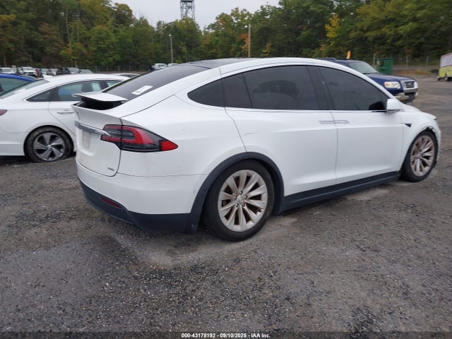 2016 TESLA MODEL X 5YJXCDE27GF028932 Photo 3