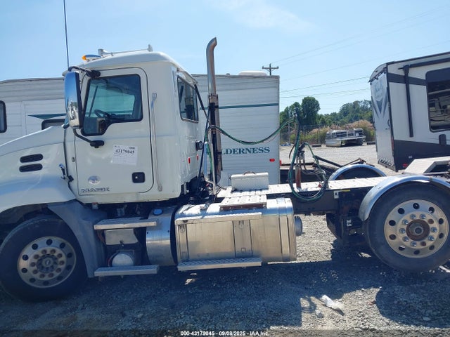 1M1AW07Y7GM055952 Mack Cxu (pinnacle)
