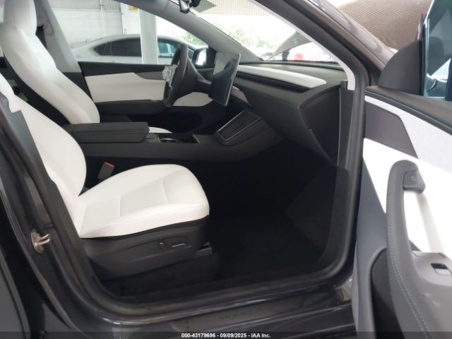 2026 TESLA MODEL Y 7SAYGDED8TA448817 Photo 4