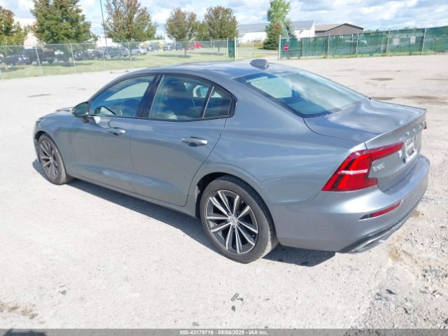 2021 VOLVO S60 7JR102FZXMG123017 Photo 2