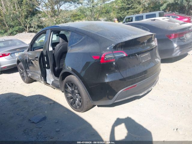 2024 TESLA MODEL Y 7SAYGDED5RA316669 Photo 2