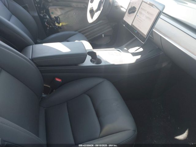 2024 TESLA MODEL Y 7SAYGDED5RA316669 Photo 4