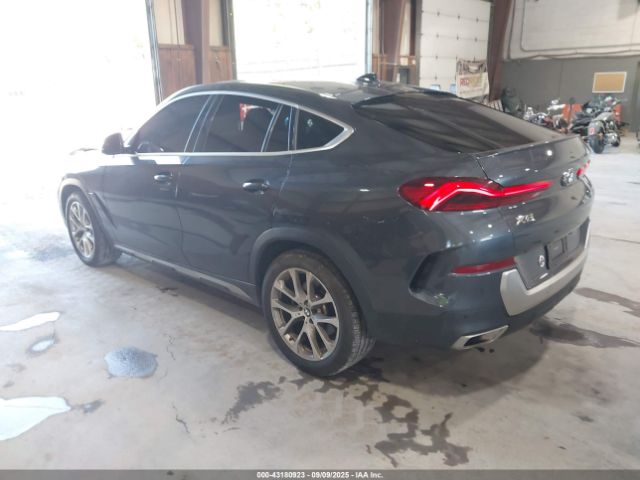 2021 BMW X6 5UXCY6C06M9F65523 Photo 2