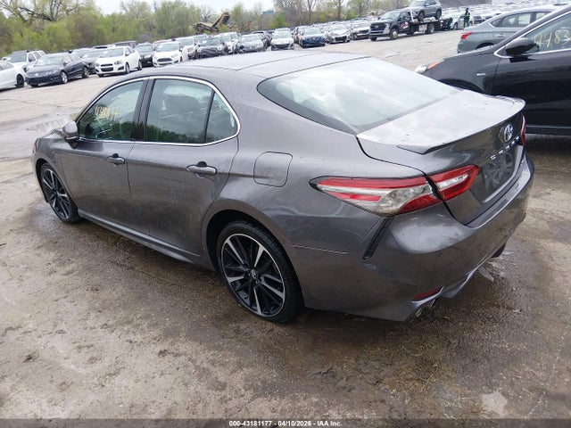 2018 TOYOTA CAMRY 4T1B61HK6JU125979 Photo 2