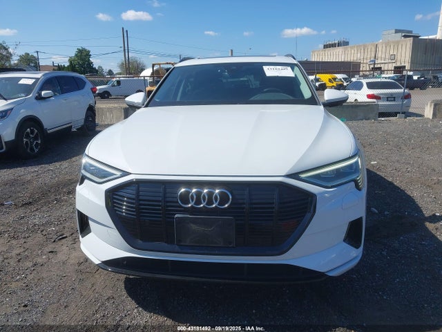 Продаж на аукціоні авто 2022 Audi E-tron Premium Quattro, vin: WA1AAAGE0NB042425, номер лоту: 43181492