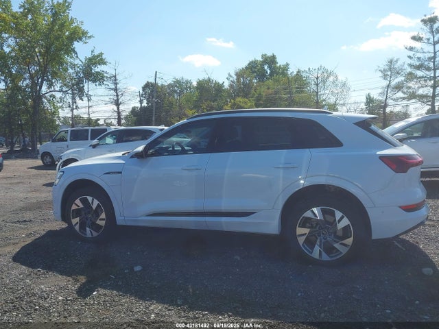 Продаж на аукціоні авто 2022 Audi E-tron Premium Quattro, vin: WA1AAAGE0NB042425, номер лоту: 43181492