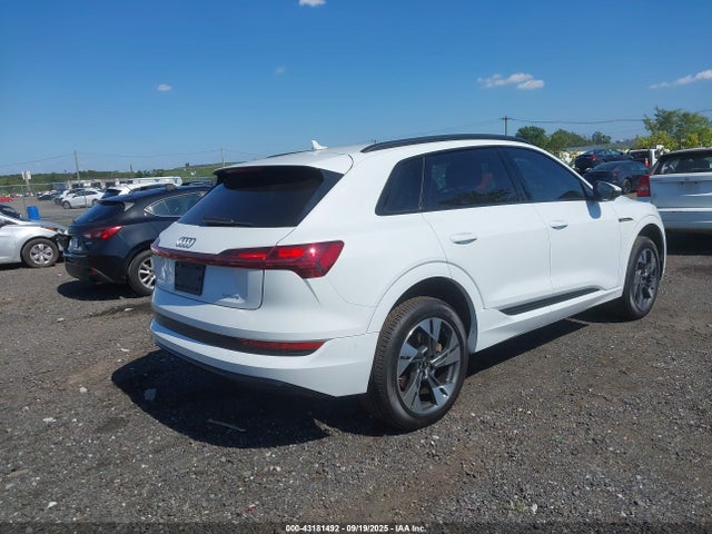 Продаж на аукціоні авто 2022 Audi E-tron Premium Quattro, vin: WA1AAAGE0NB042425, номер лоту: 43181492