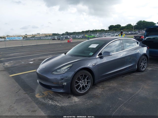 2019 TESLA MODEL 3 5YJ3E1EA1KF313651 Photo 1