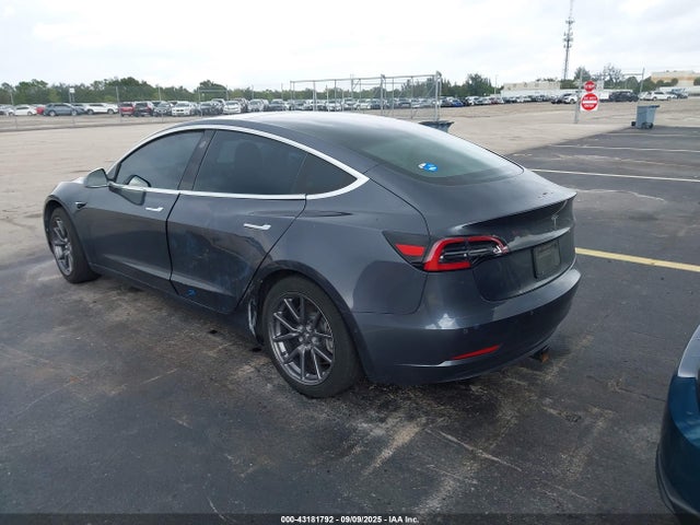 2019 TESLA MODEL 3 5YJ3E1EA1KF313651 Photo 2