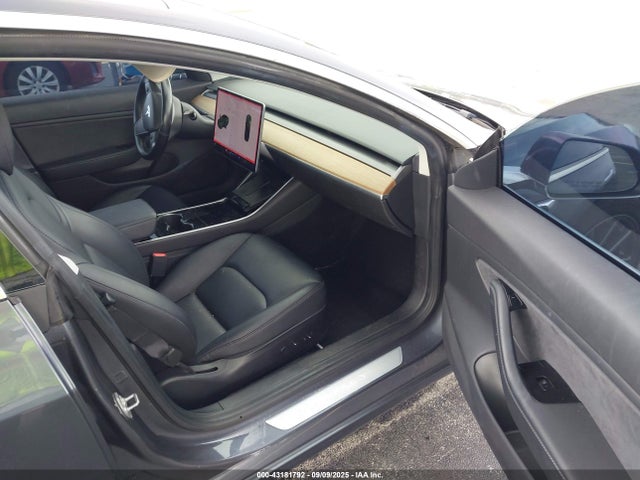 2019 TESLA MODEL 3 5YJ3E1EA1KF313651 Photo 4