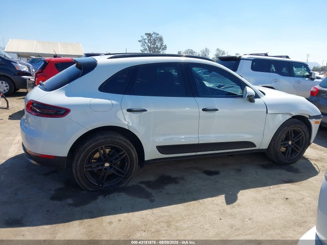 Porsche Macan 2018 WP1AA2A59JLB18456 Image 13
