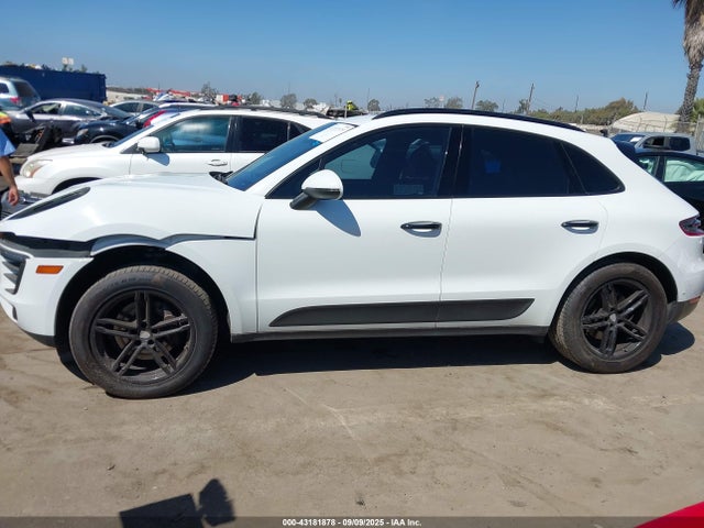 Porsche Macan 2018 WP1AA2A59JLB18456 Image 14