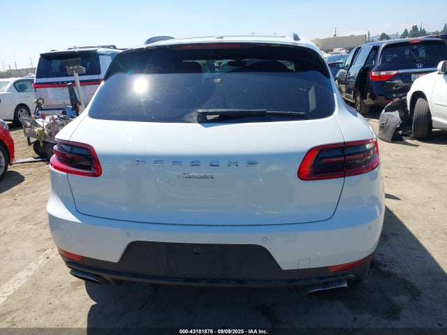 Porsche Macan 2018 WP1AA2A59JLB18456 Image 16