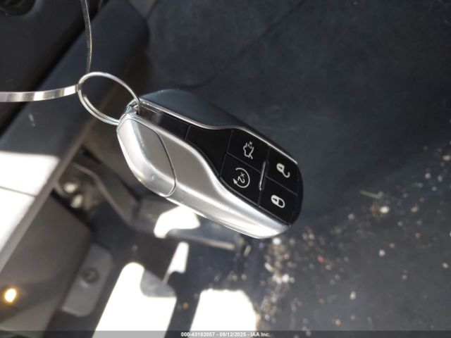 2017 MASERATI LEVANTE ZN661XUL2HX245534 Photo 10