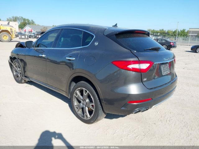 2017 MASERATI LEVANTE ZN661XUL2HX245534 Photo 2