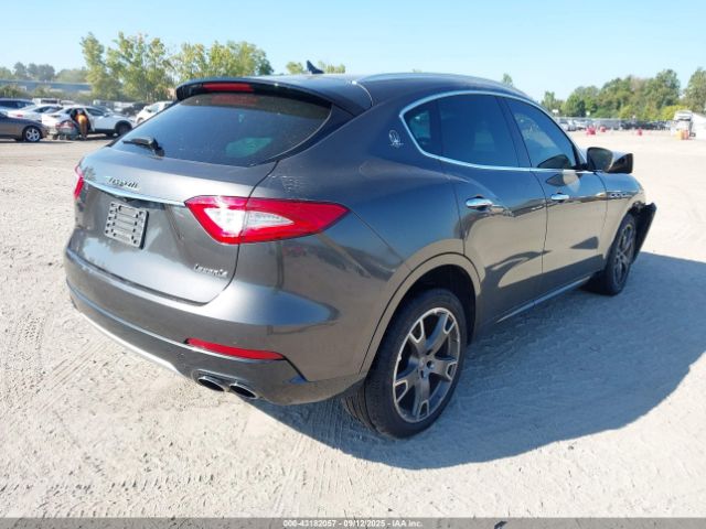 2017 MASERATI LEVANTE ZN661XUL2HX245534 Photo 3