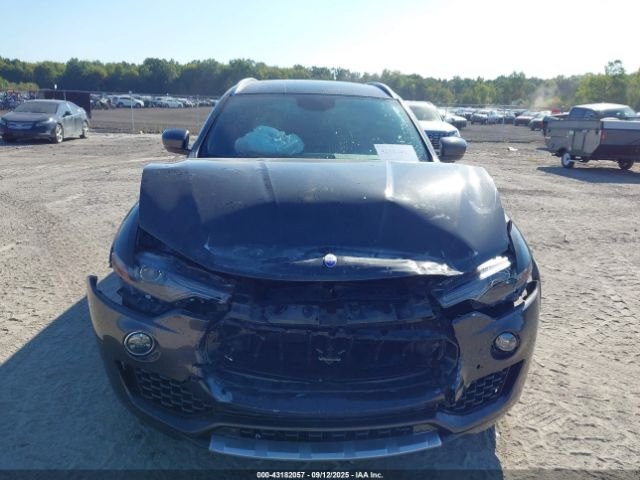 2017 MASERATI LEVANTE ZN661XUL2HX245534 Photo 5