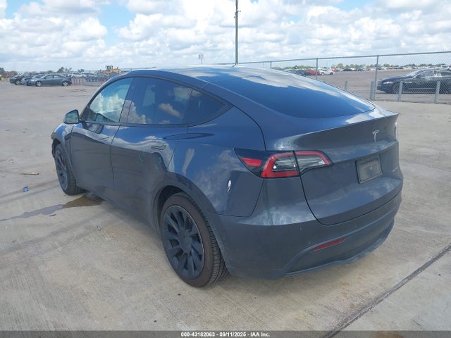 2022 TESLA MODEL Y 7SAYGDEE8NF327235 Photo 2