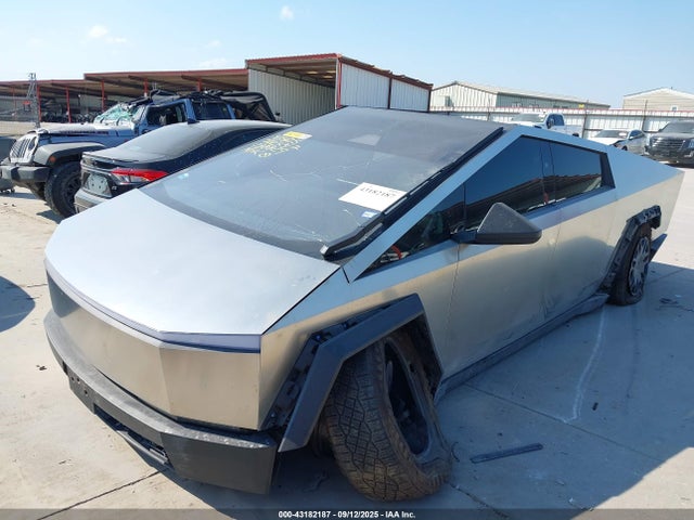 2024 TESLA CYBERTRUCK 7G2CEHEEXRA038829 Photo 1