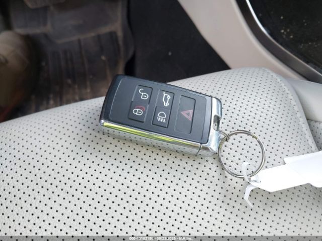 2021 JAGUAR F-PACE SADCJ2EX4MA674295 Photo 10