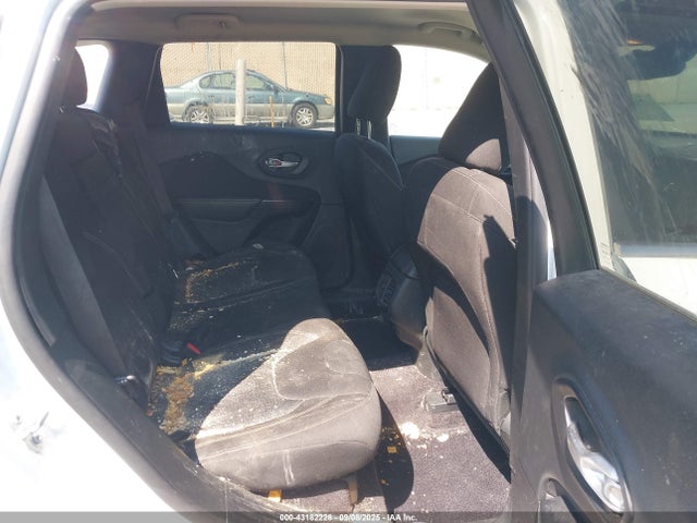 1C4PJLCB9GW281457 Jeep 2016