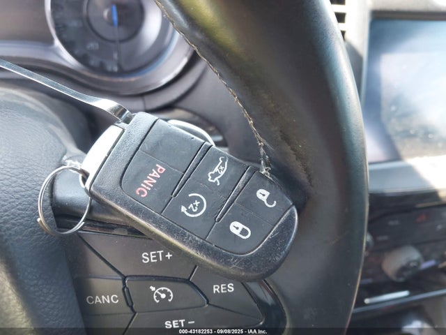 2017 CHRYSLER 300 2C3CCABG1HH516285 Photo 10