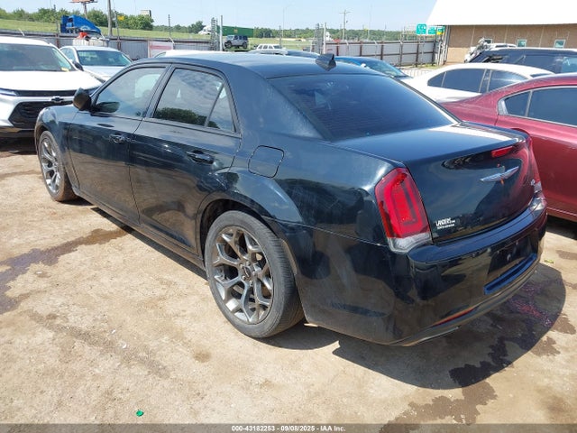 2017 CHRYSLER 300 2C3CCABG1HH516285 Photo 2