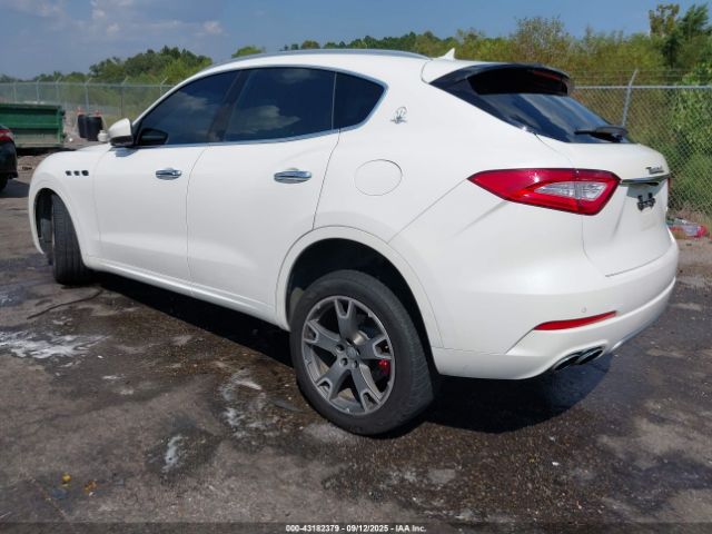 2017 MASERATI LEVANTE ZN661YUL4HX199856 Photo 2