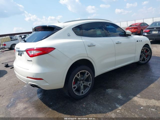 2017 MASERATI LEVANTE ZN661YUL4HX199856 Photo 3