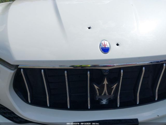 2017 MASERATI LEVANTE ZN661YUL4HX199856 Photo 5